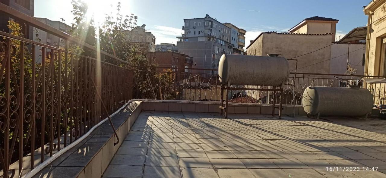 Royal Hostel Tirana Exterior photo
