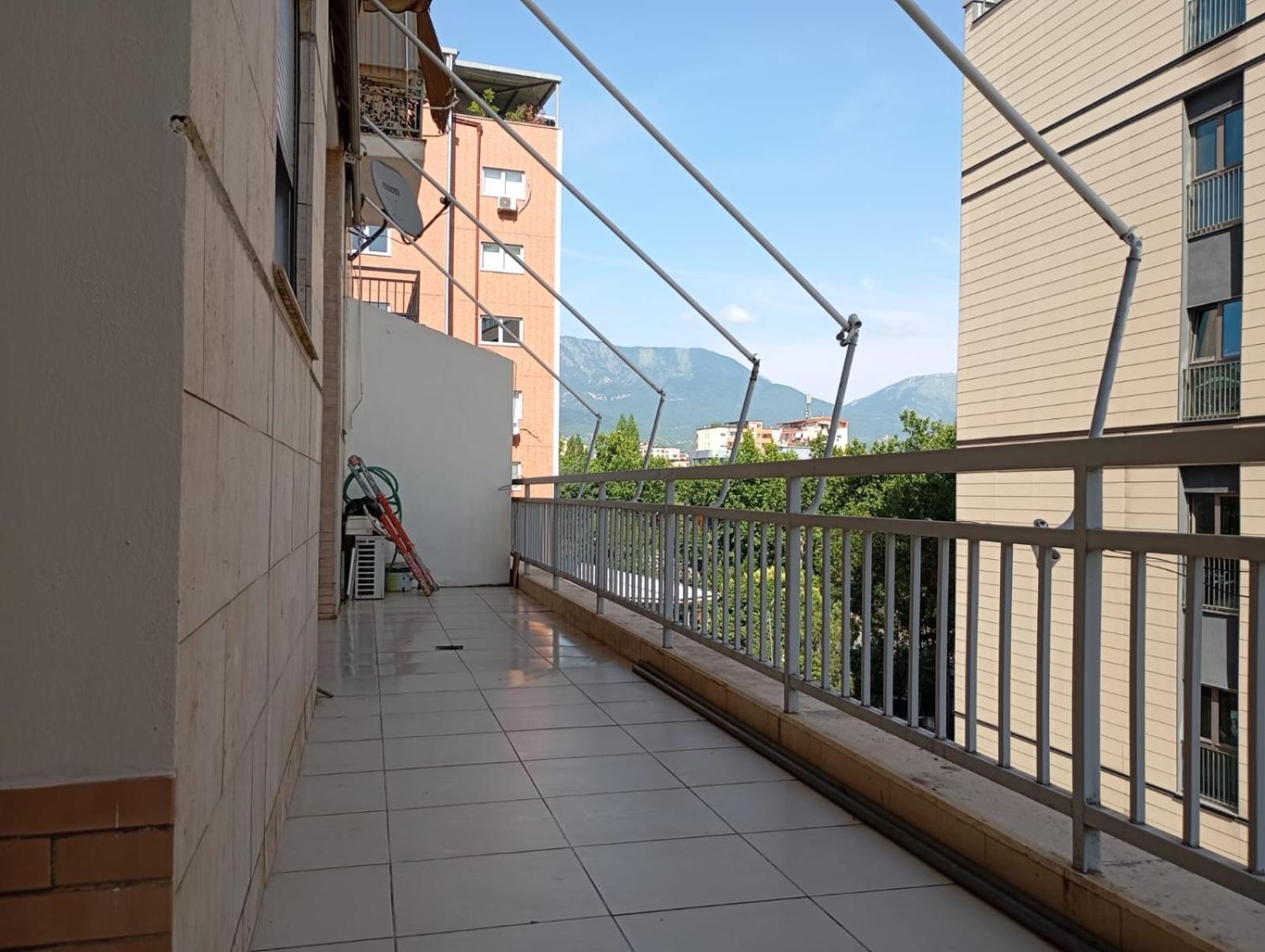 Royal Hostel Tirana Exterior photo